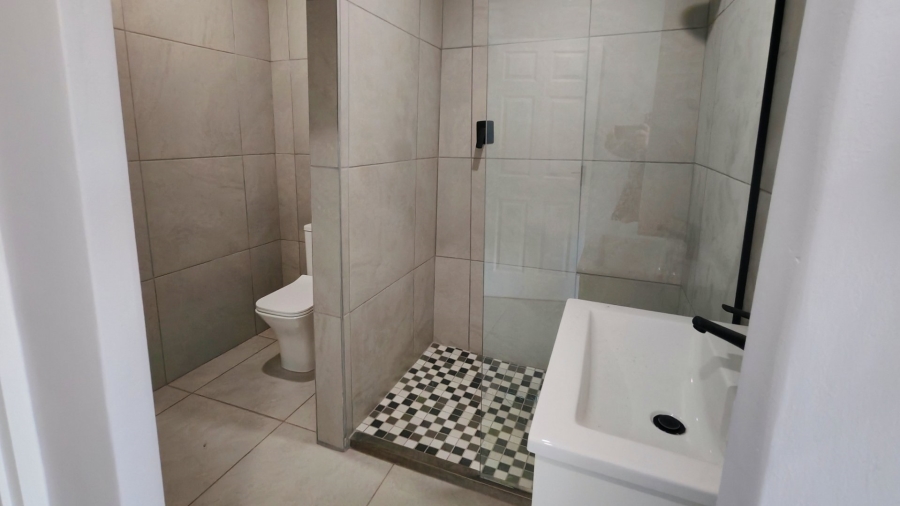 5 Bedroom Property for Sale in Fraaiuitsig Western Cape